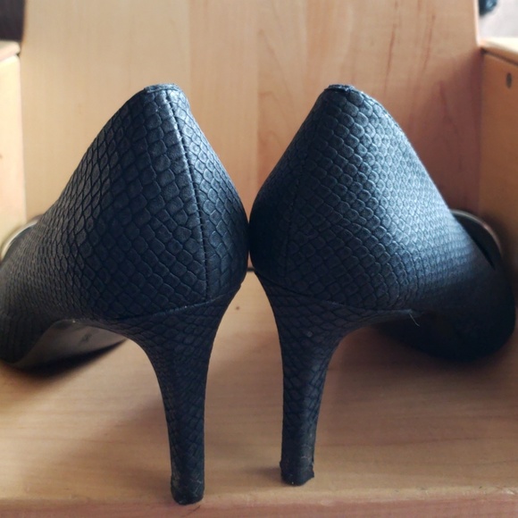Heels - Picture 2 of 4